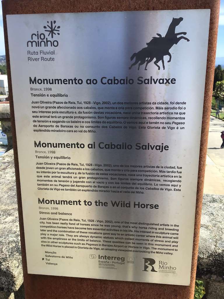 Monumento al Caballo Salvaje en Tui