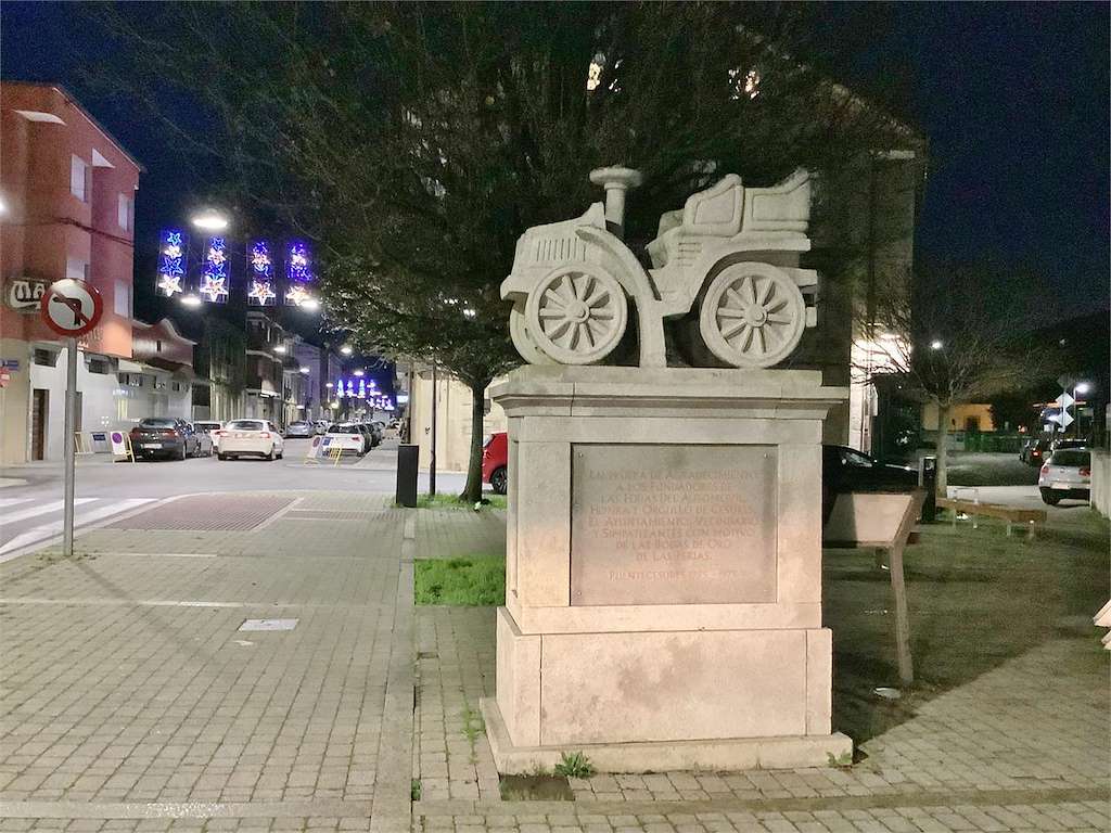 Monumento al Coche de Piedra en Pontecesures