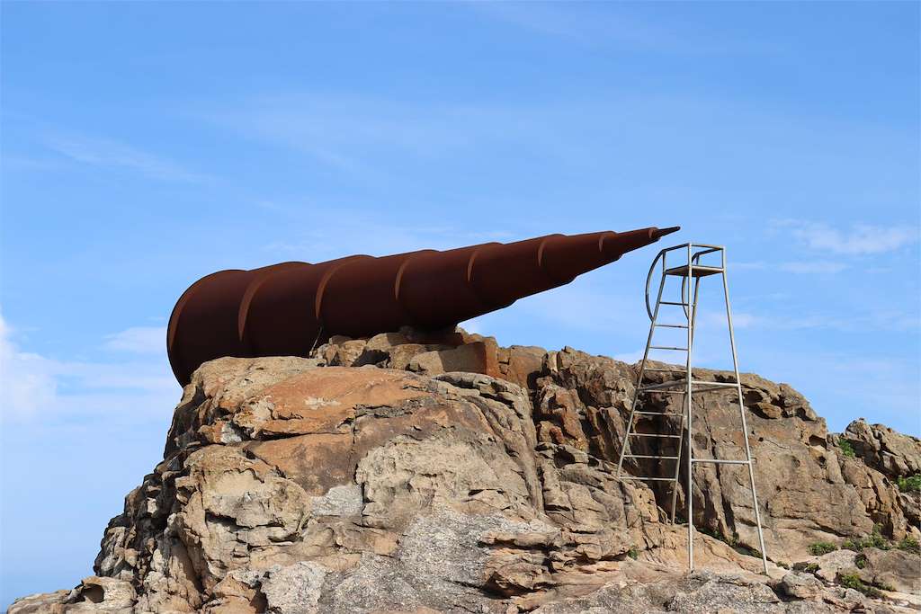 Monumento al Voyeur en Arteixo