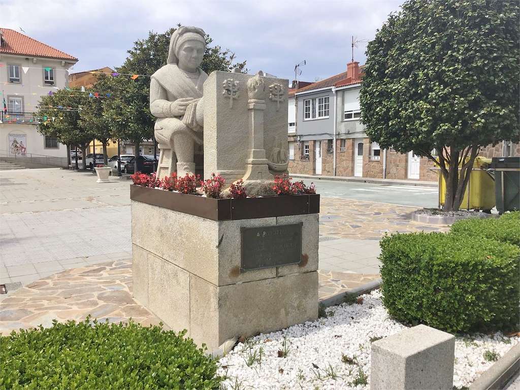 Monumento Ás Palilleiras en Camariñas