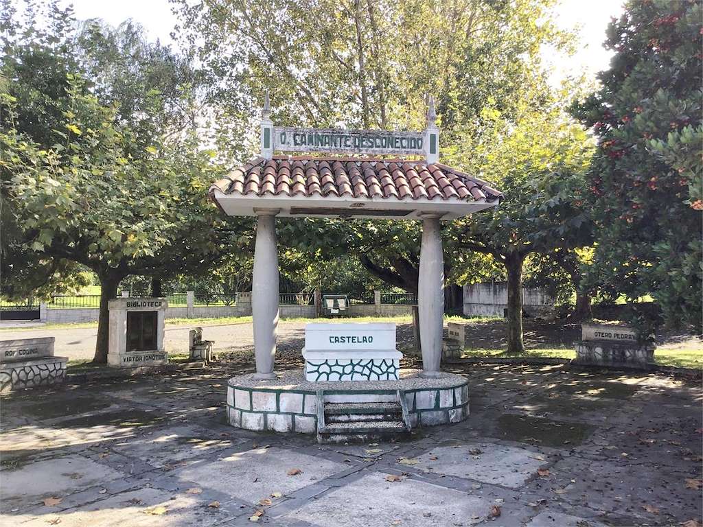 Monumento O Camiñante Descoñecido en Fene