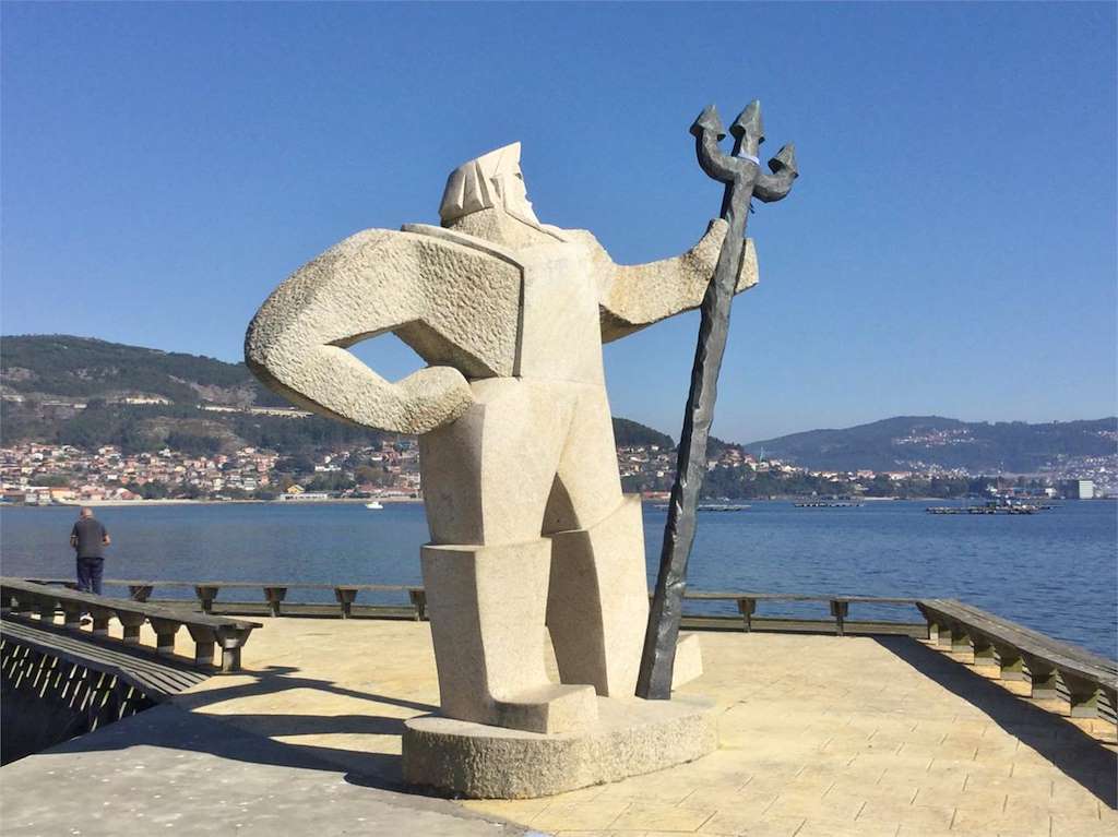 Monumento O Fisgón en Moaña