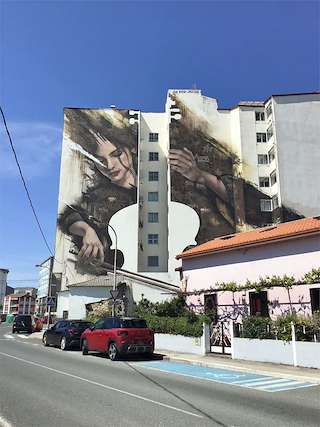 Mural - La Violonchelista de Fene