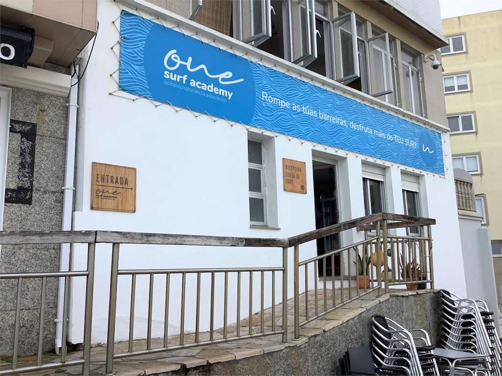 One Surf Academy en Malpica de Bergantiños