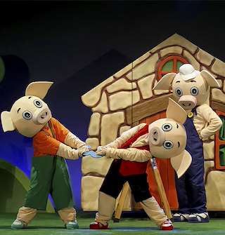 Fechas, información, programa, cartel, imágenes, mapa y ubicación de Os Tres Porquiños (2026)  en  Santiago de Compostela