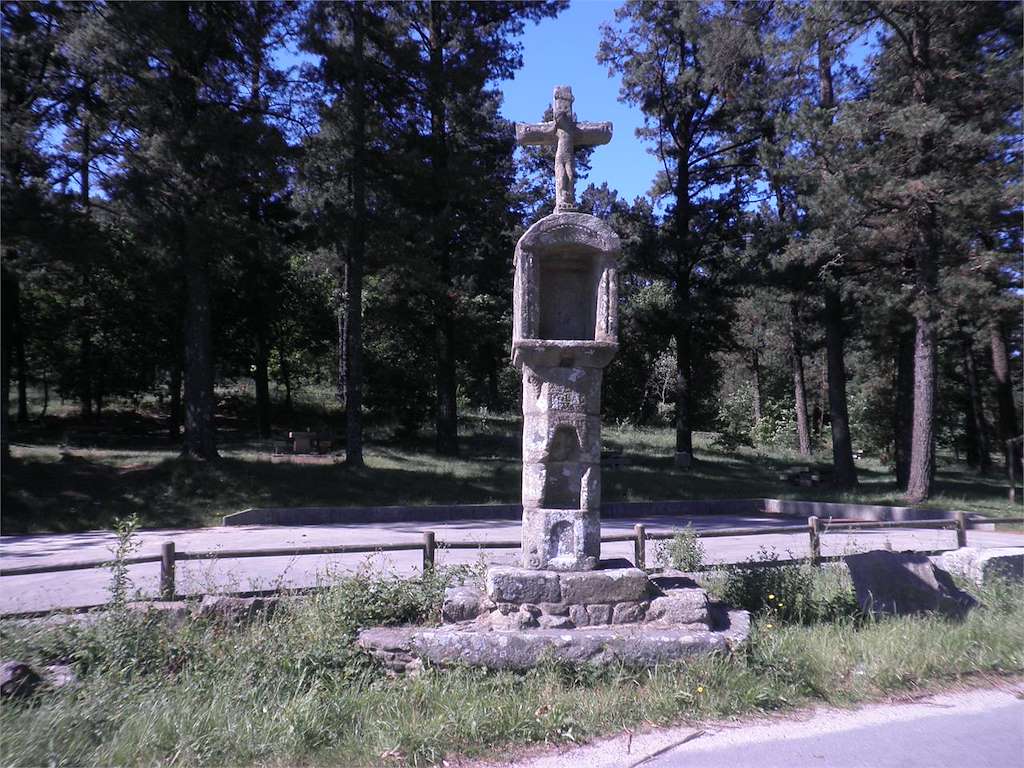 Parque y Cruz do Avelán en Dodro