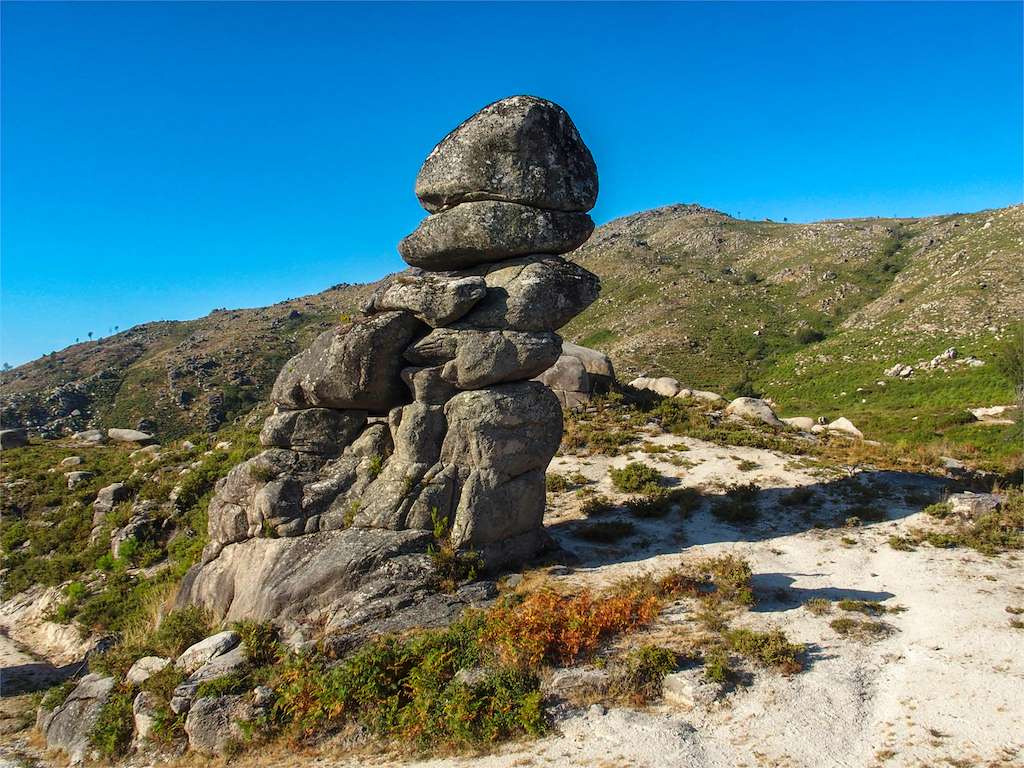 Pedra Cabaleira A Pica en Entrimo