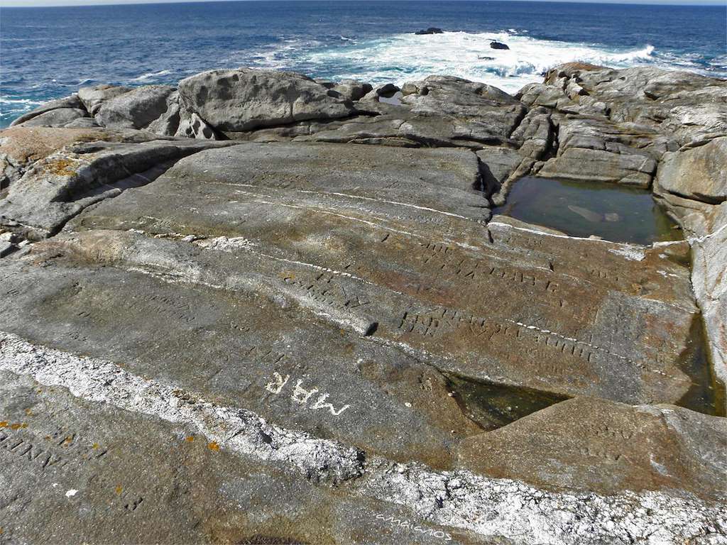 Pedra dos Namorados e Furna da Espuma en Laxe