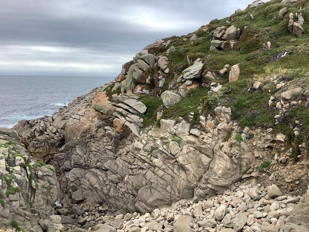Pedra dos Namorados e Furna da Espuma en Laxe