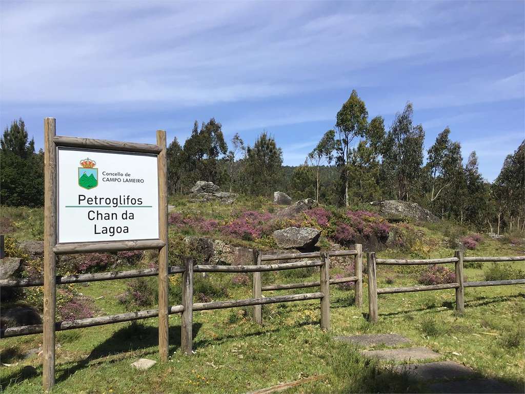 Petroglifos Chan Da Lagoa en O Campo Lameiro