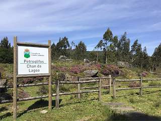 Fechas, información, programa, cartel, imágenes, mapa y ubicación de Petroglifos Chan Da Lagoa  en  O Campo Lameiro