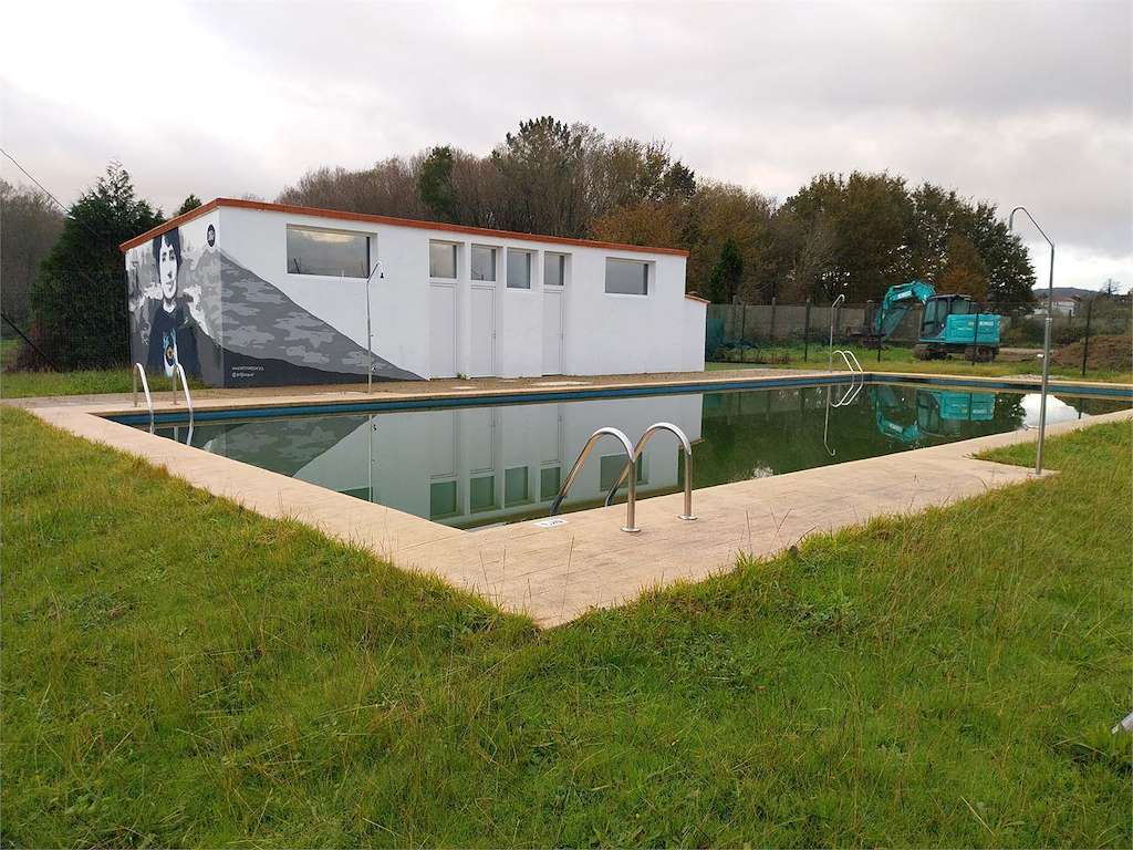 Piscina Municipal de Bastavales en Brión