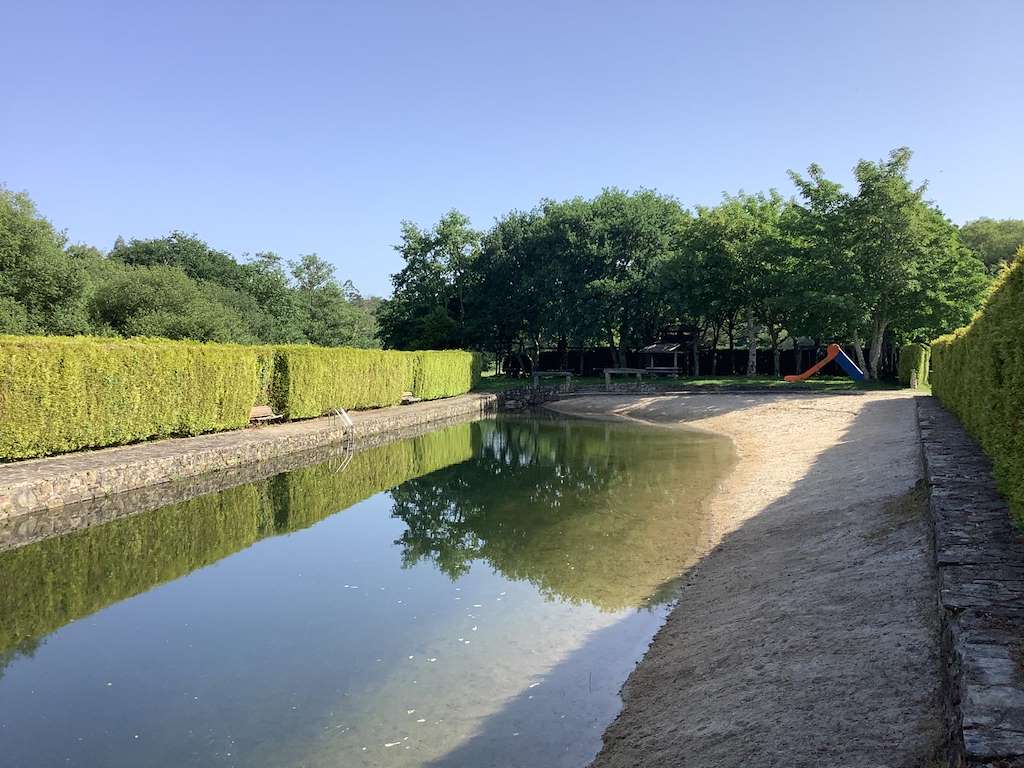 Playa Fluvial de Carreira en Zas