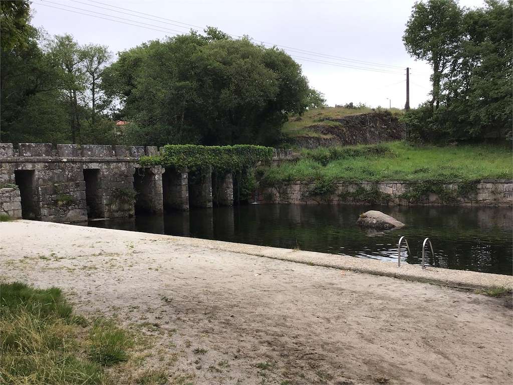 Playa Fluvial y Área Recreativa de Pozo Negro en Cerdedo-Cotobade