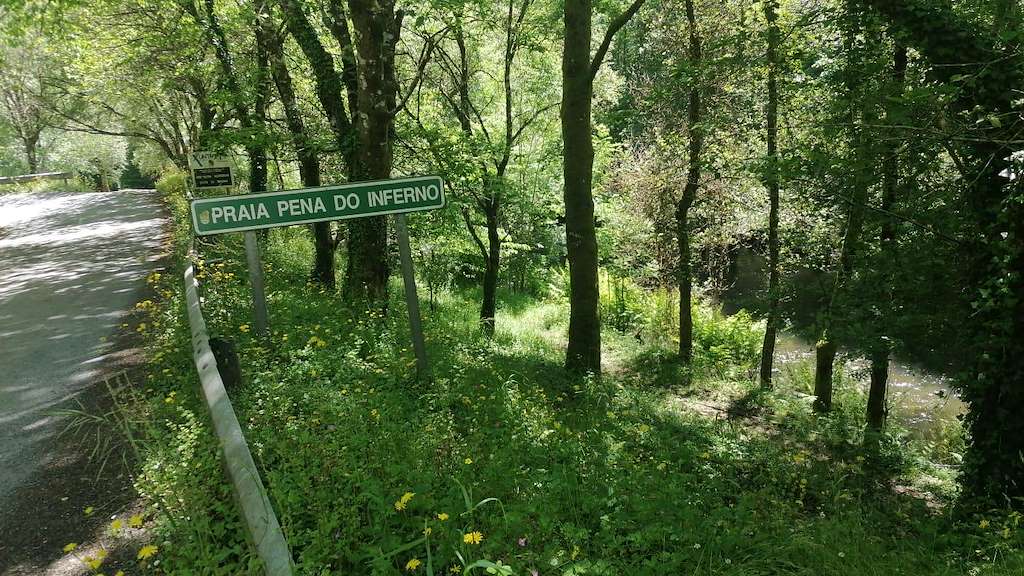 Playa Fluvial y Puente Colgante A Pena do Inferno en A Fonsagrada
