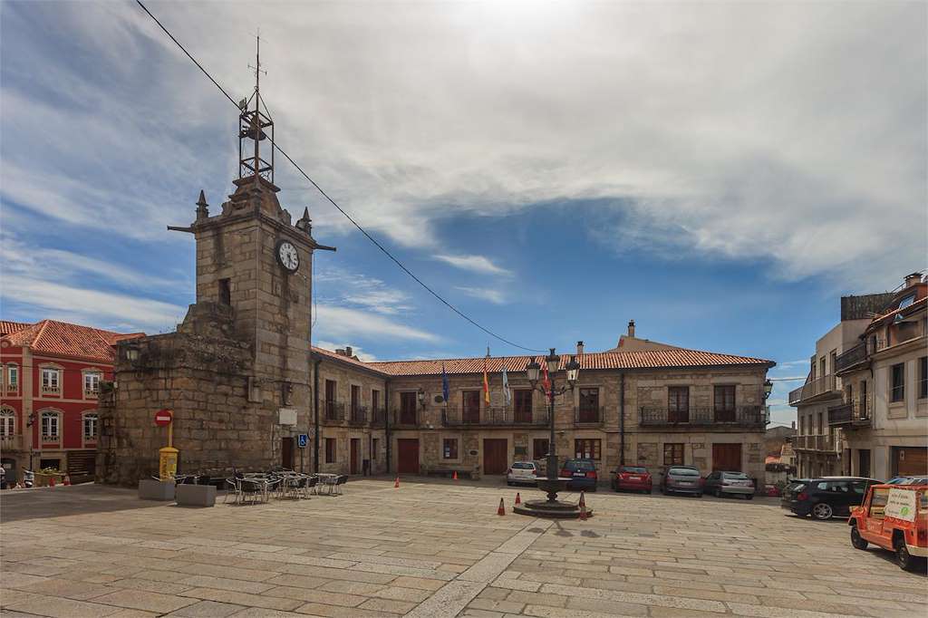 Plaza y Torre del Reloj en A Guarda