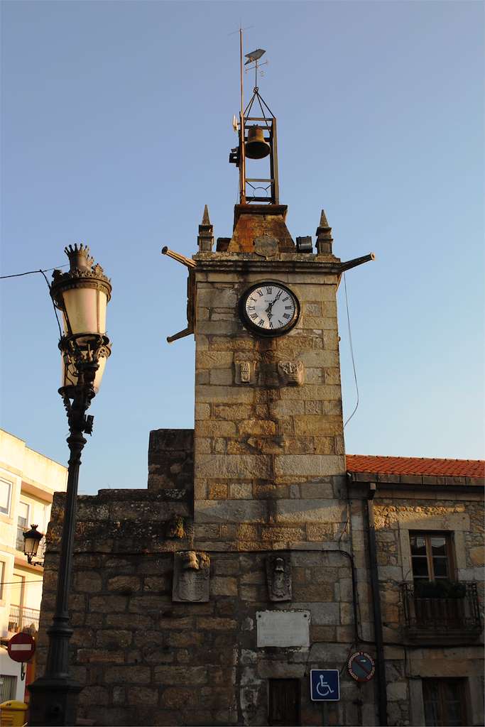 Plaza y Torre del Reloj en A Guarda
