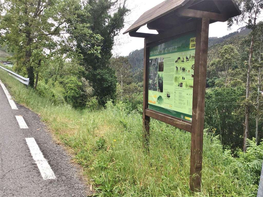 PR-G 228 Ruta da Fervenza Pena Dos Portelos en A Ribeira de Piquín