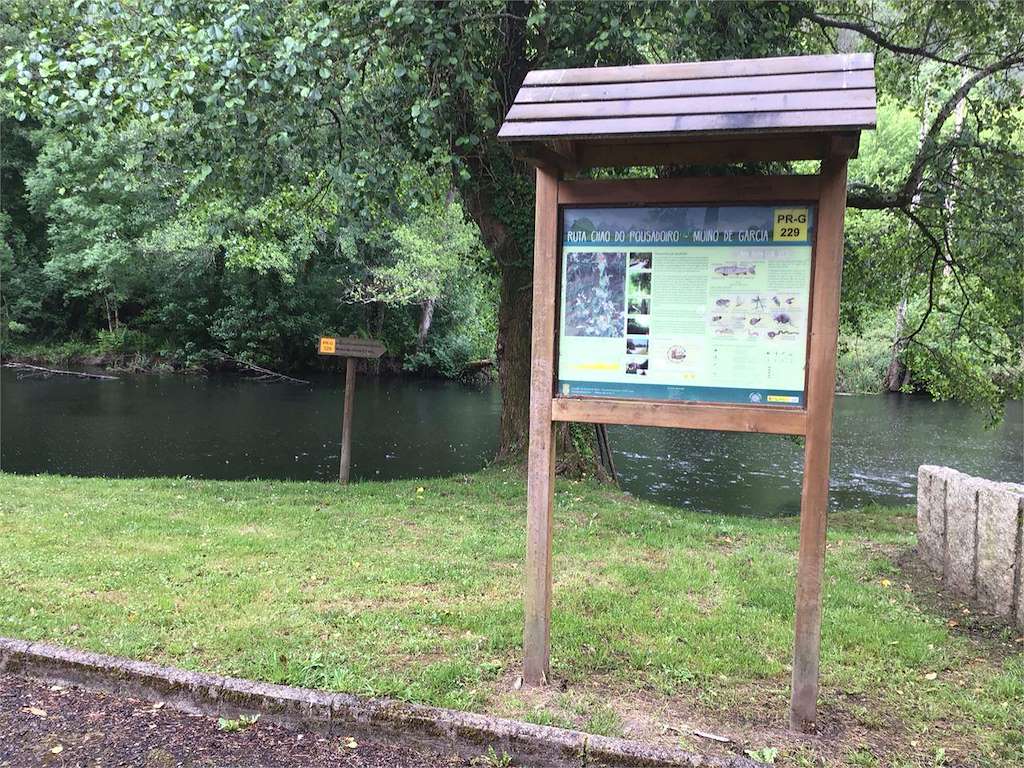 PR-G 229 - Chao do Pousadoiro - Muíño de García en Ribeira de Piquín