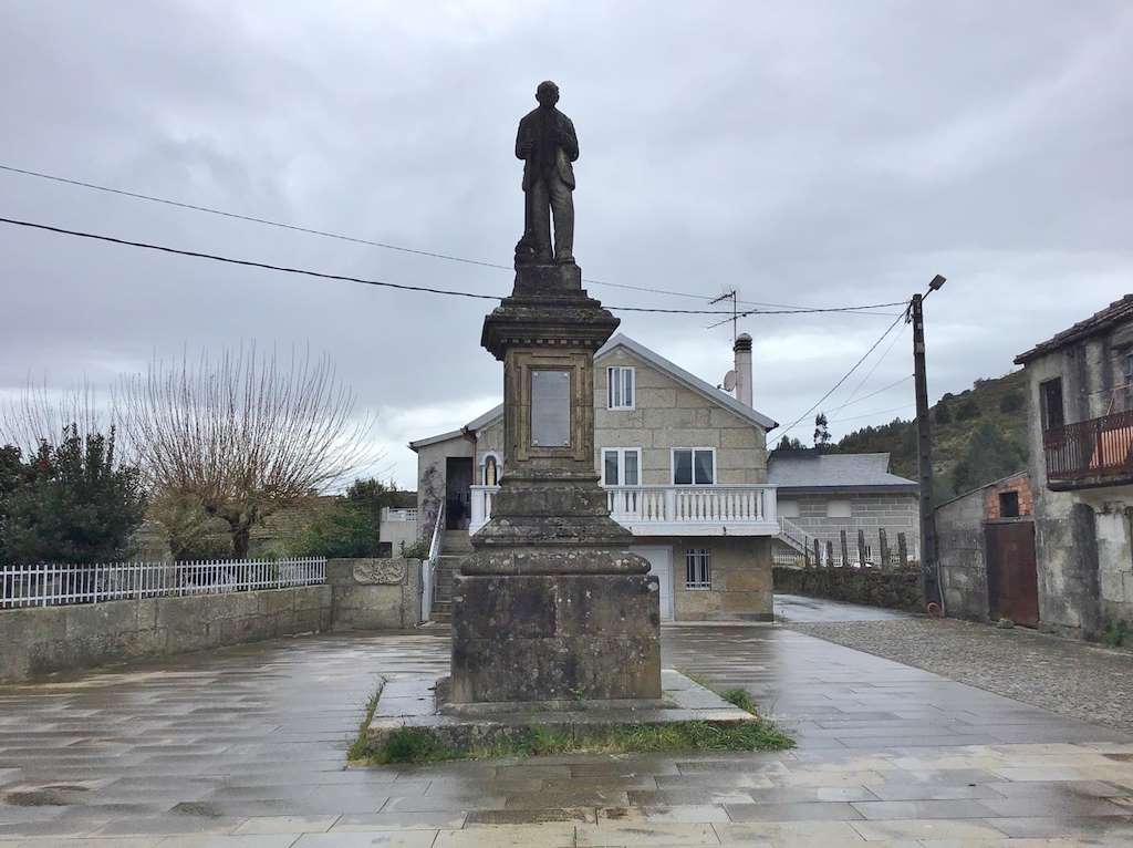 Praza do Conde Cabanelas en A Lama
