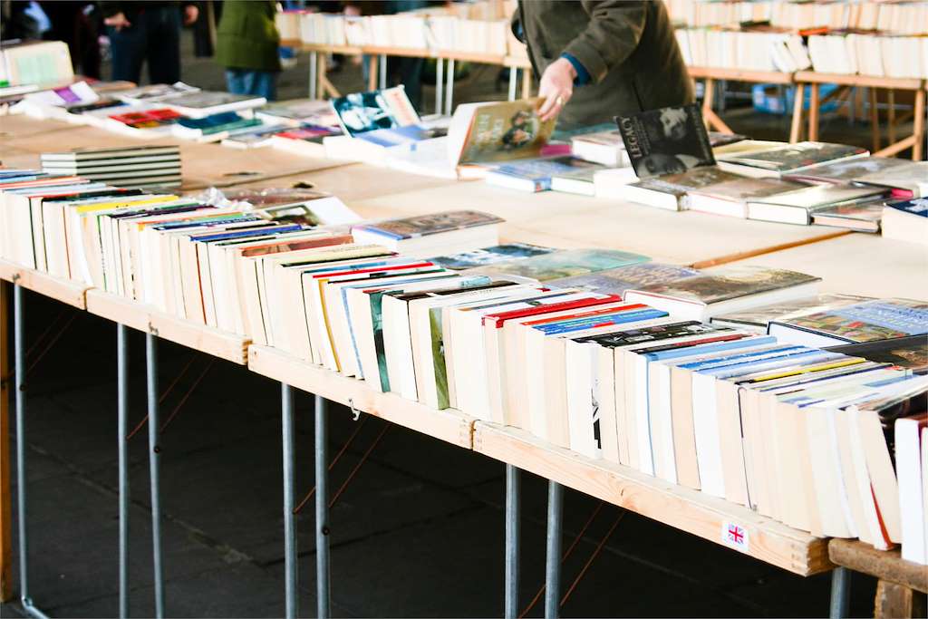 Praza dos Libros - Plic en Carballo