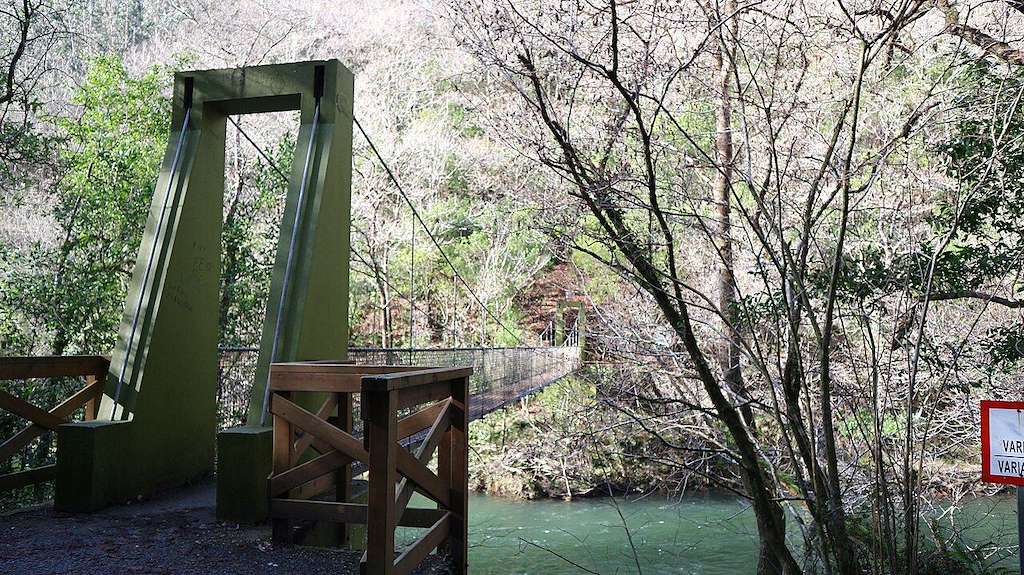 Puente Colgante de Fornelos en Cabanas