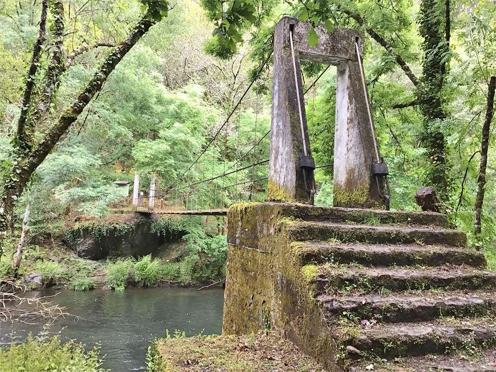 Puente Colgante sobre el Río Eo en A Ribeira de Piquín
