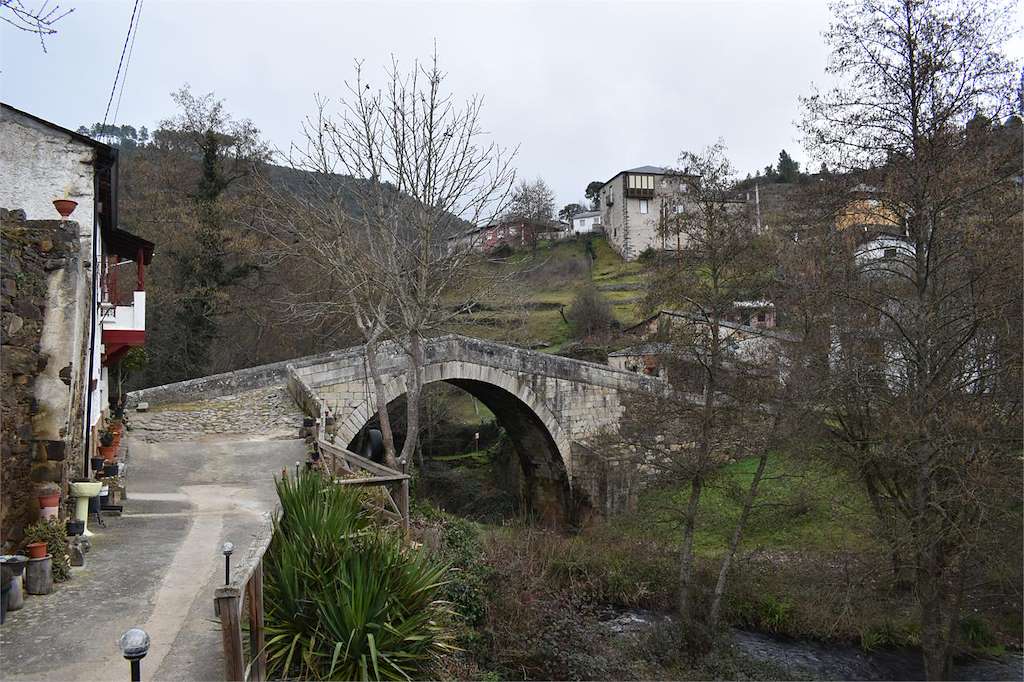 Puente de Portomourisco en Petín