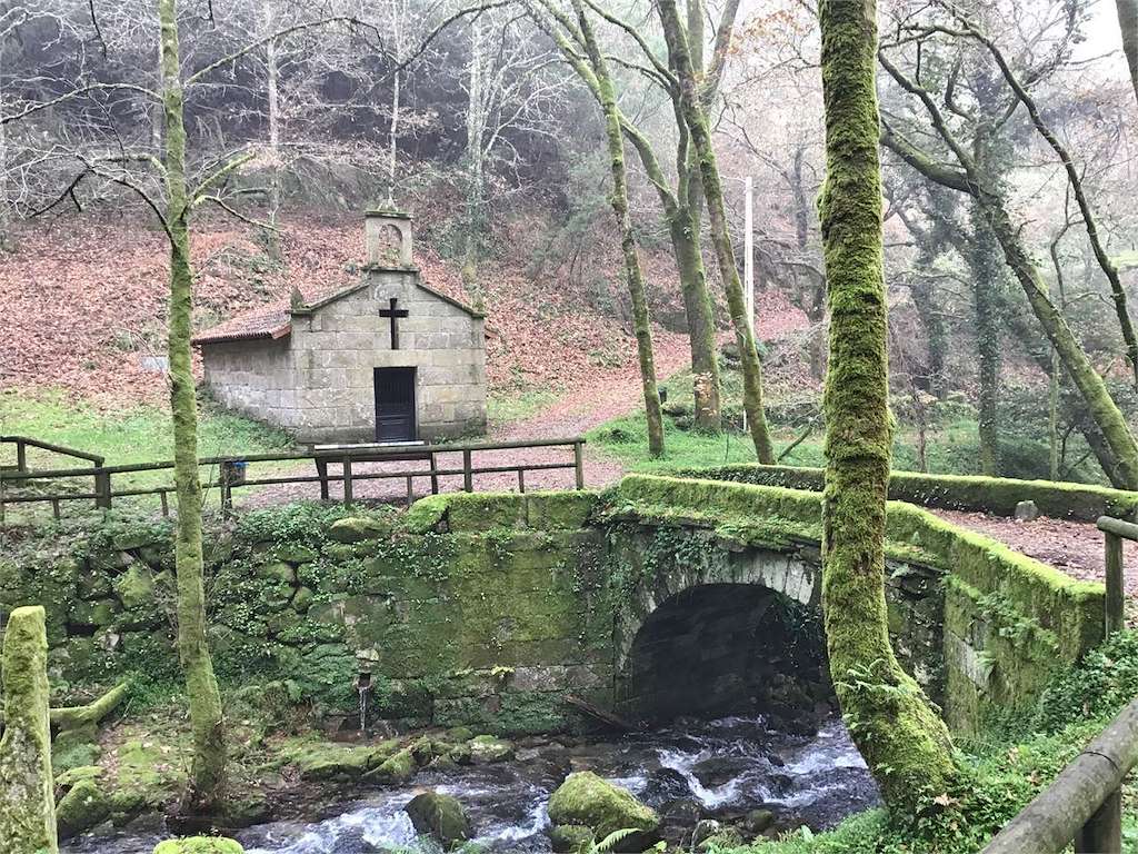 Puente y Capilla de San José en Crecente