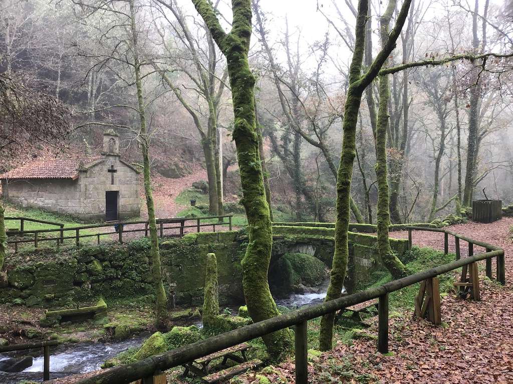 Puente y Capilla de San José en Crecente