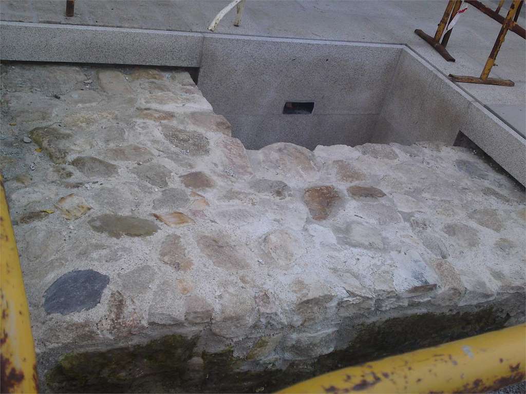 Restos de la Antigua Muralla en Viveiro