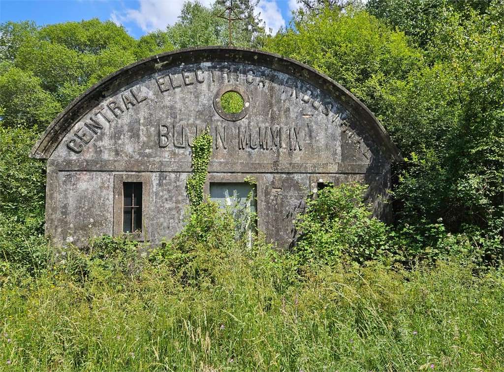 Ruinas Central Eléctrica Industrial de Buxán en Val do Dubra