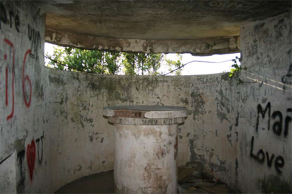 Ruinas de Baterías J2 en Bueu