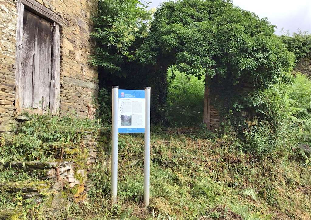 Ruinas de San Breixo de Balsa en Triacastela