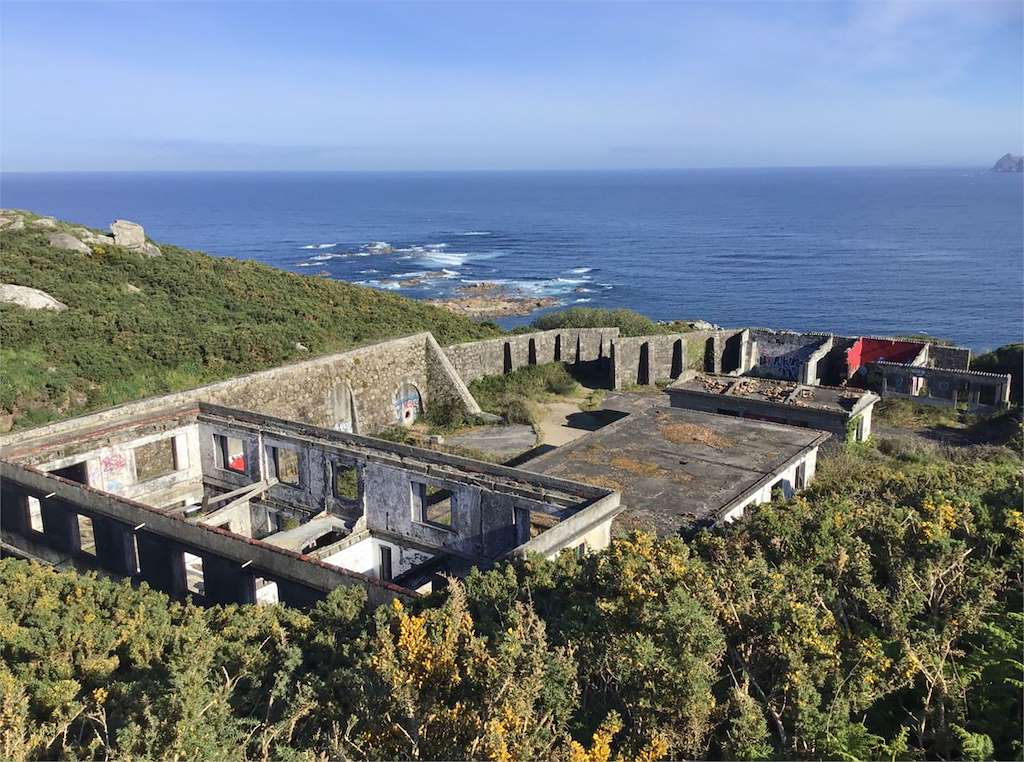 Ruinas del Cuartel Militar de Cabo Silleiro – Baterías J4-J5 en Baiona