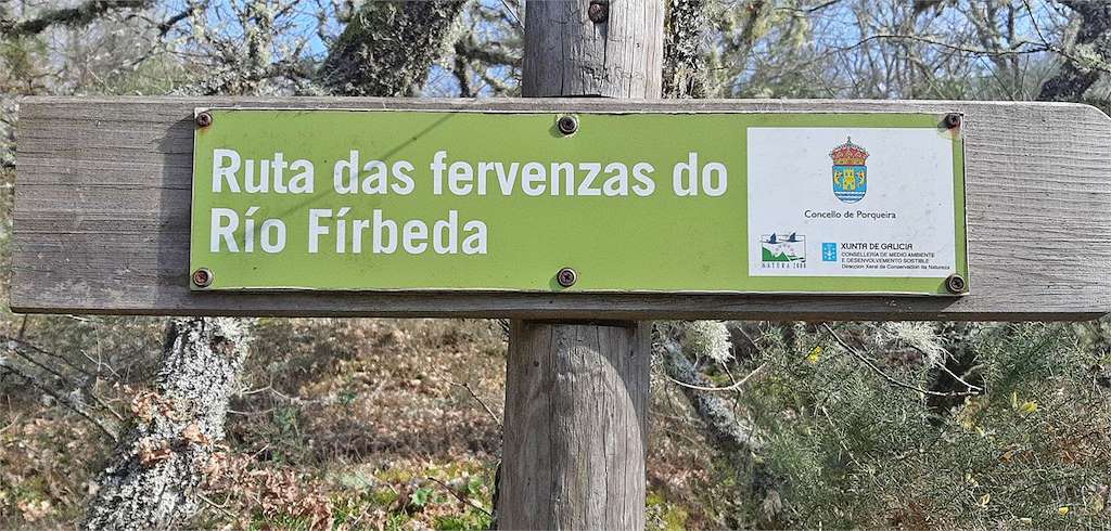 Sendero Fervenzas de Fírbeda en Porqueira