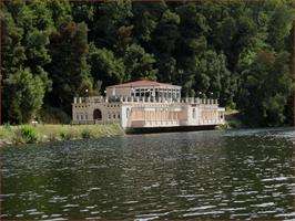 Viajes en Catamarán por el Río Miño en A Arnoia