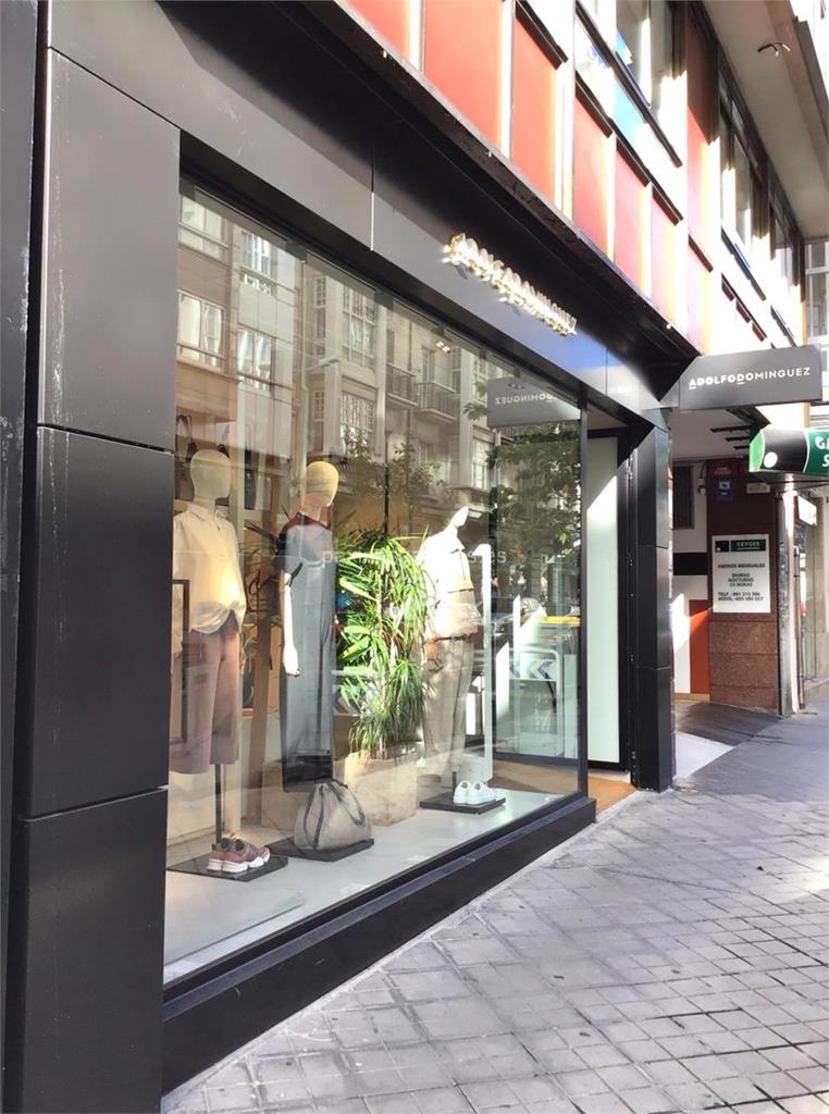 Tienda de ropa adolfo dominguez 2025