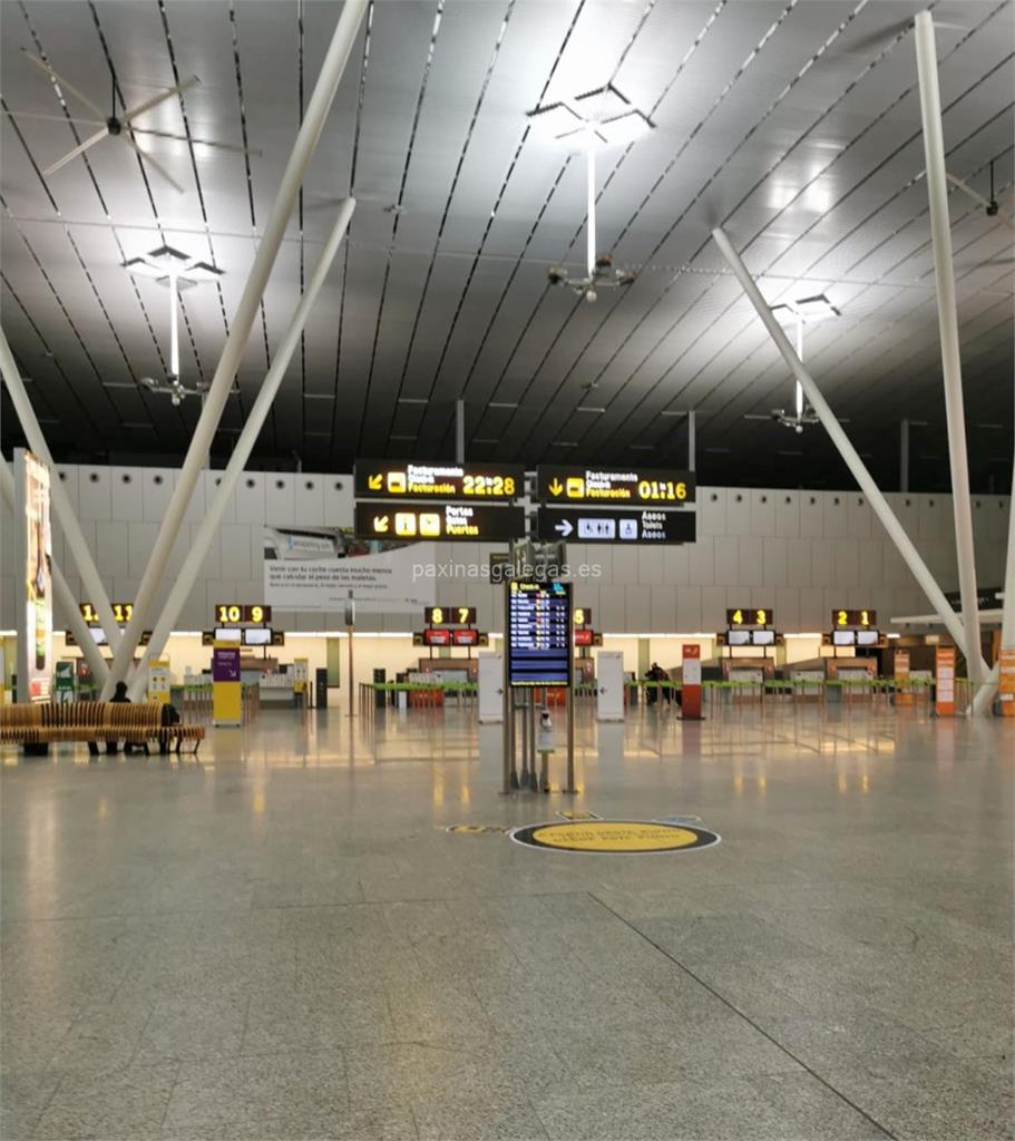 imagen principal Aeropuerto de Santiago - Rosalía de Castro