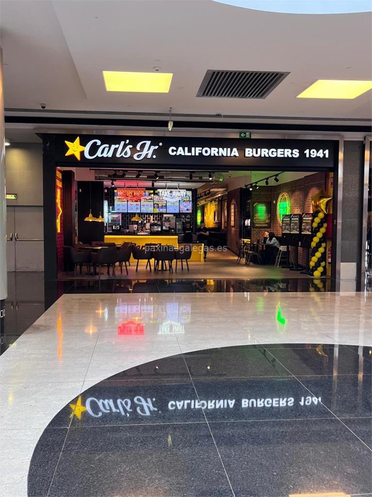 Hamburguesería Gourmet Carl's Jr en A Coruña