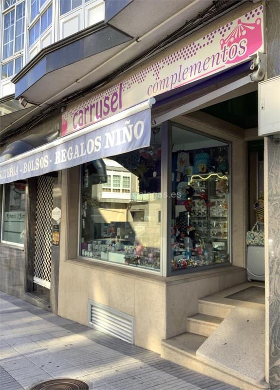 Carrusel tienda 2025 de ropa infantil