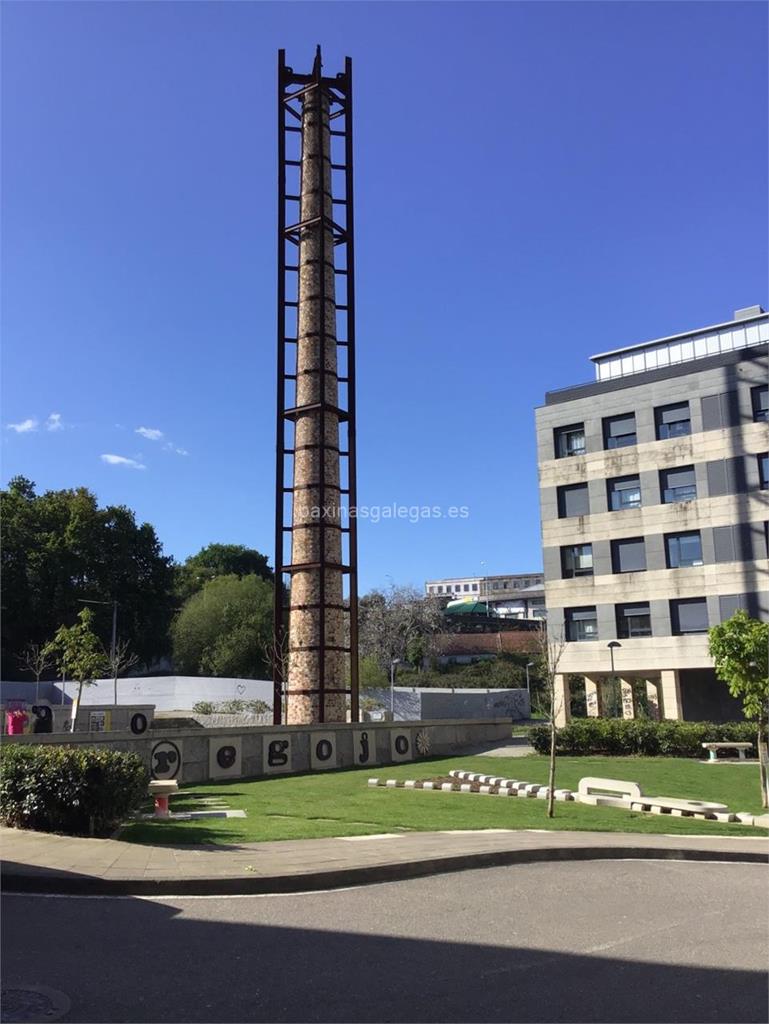 imagen principal Chimenea de la Antigua Fábrica de Regojo