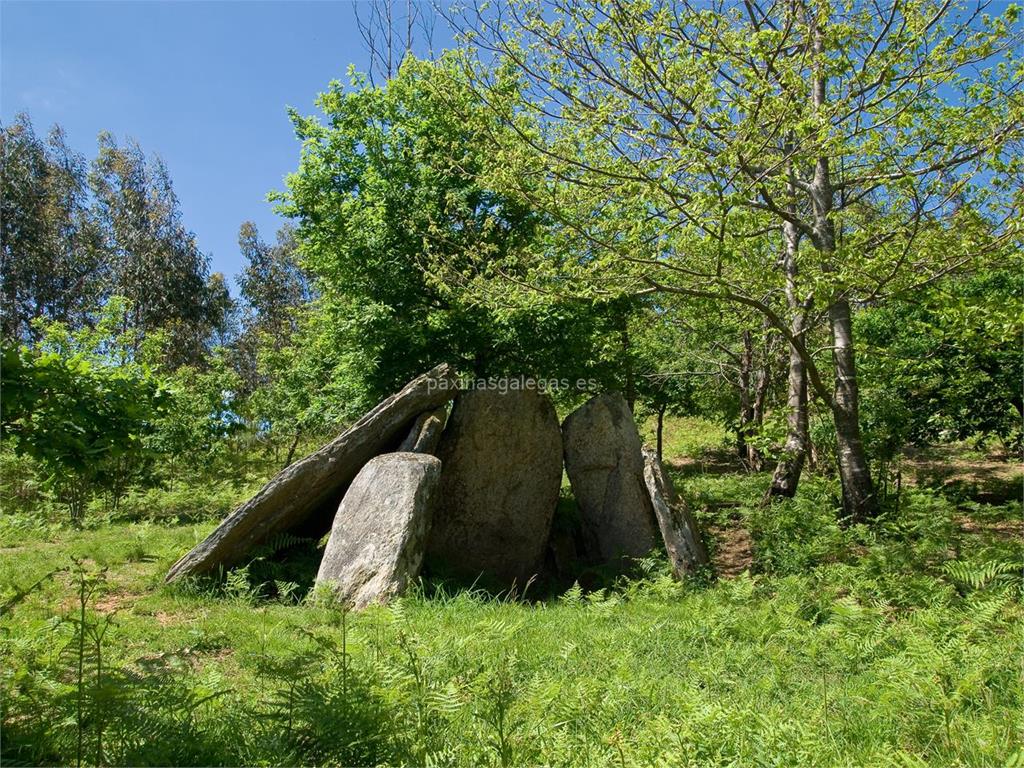 imagen principal Dolmen de Candeán o Casa dos Mouros