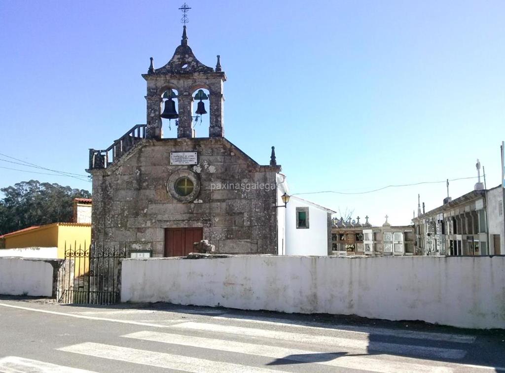 imagen principal Iglesia y Cementerio de Santa Cruz de Lesón