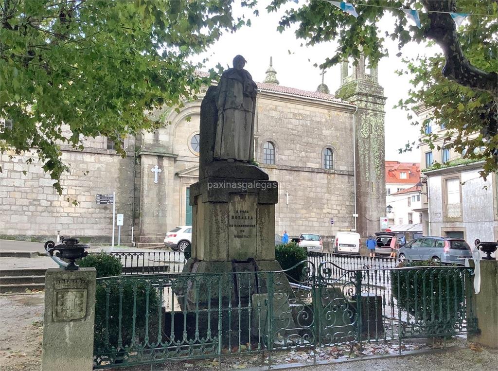 imagen principal Monumento a Rosalía de Castro