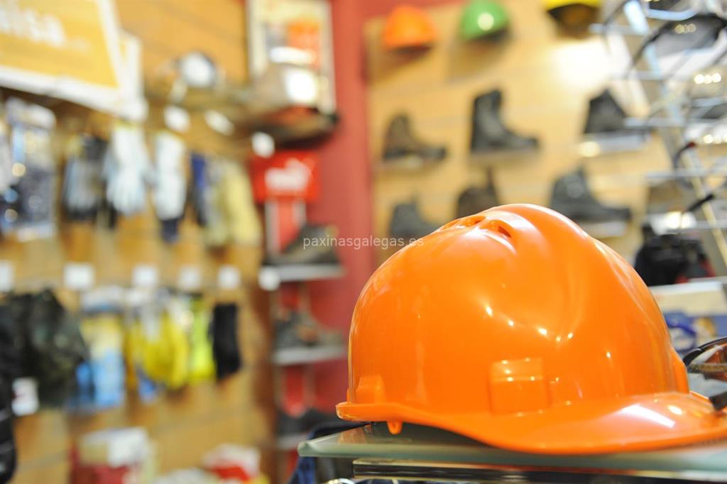 Naisa Ropa de Trabajo en Cambre