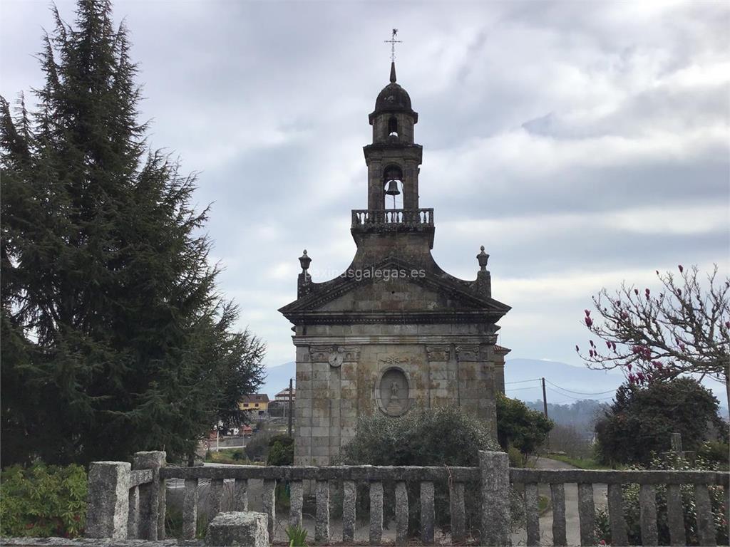 imagen principal Parroquia y Cementerio de San Xulián de Guláns