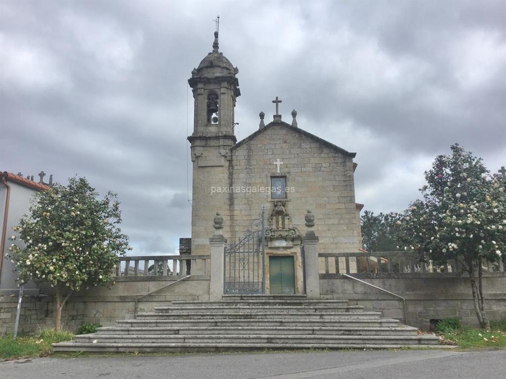 imagen principal Parroquia y Cementerio de Santa Columba de Cordeiro