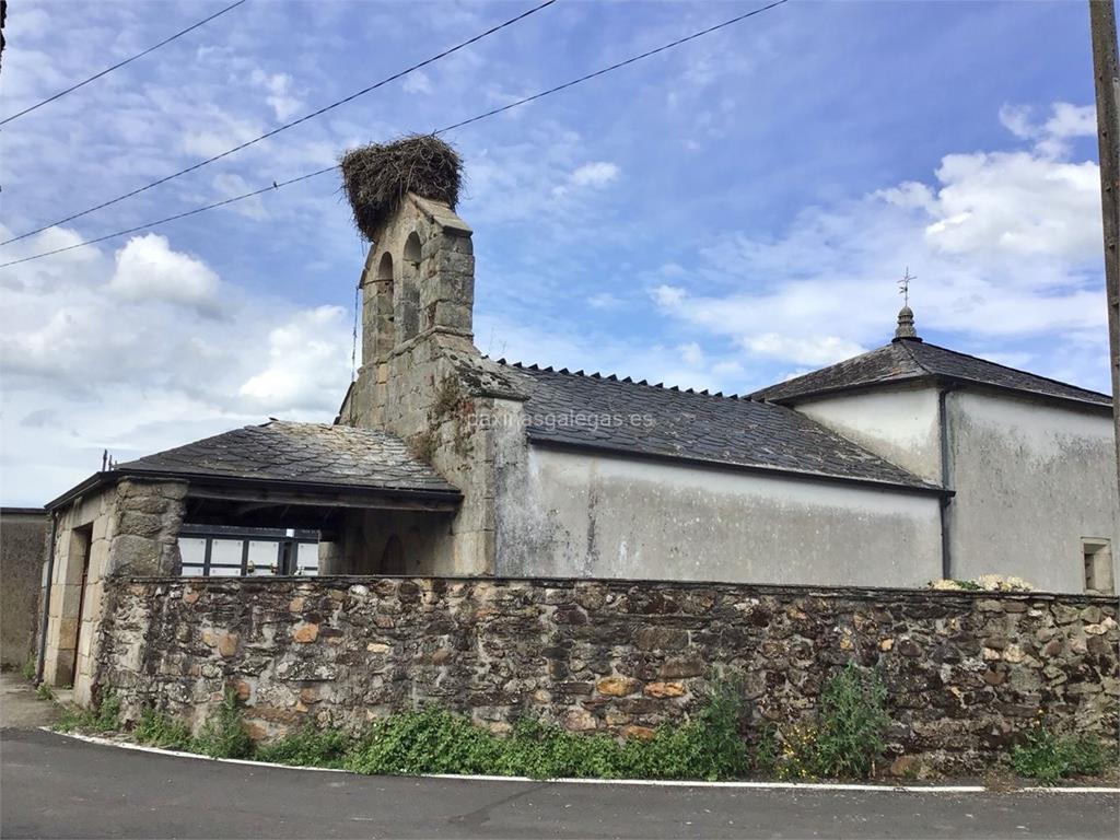Parroquia y Cementerio de Santa María de A Lama en Láncara