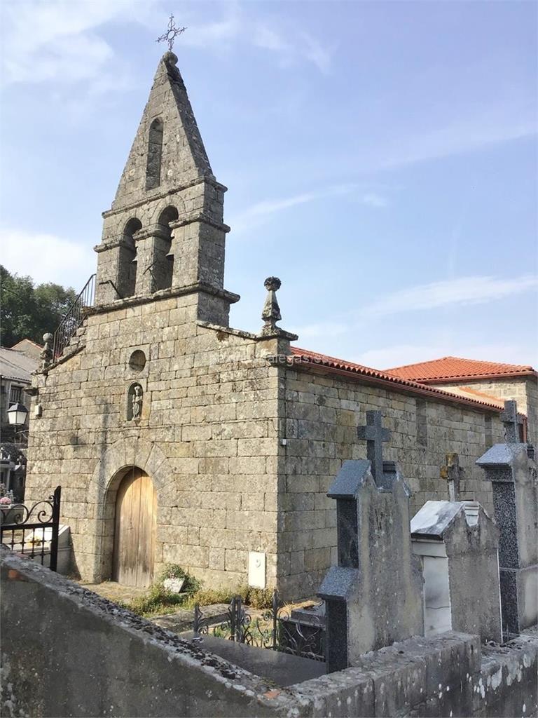 imagen principal Parroquia y Cementerio de Santiago de Calvos